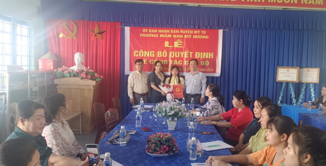 Lễ công bố quyết định về công tác cán bộ