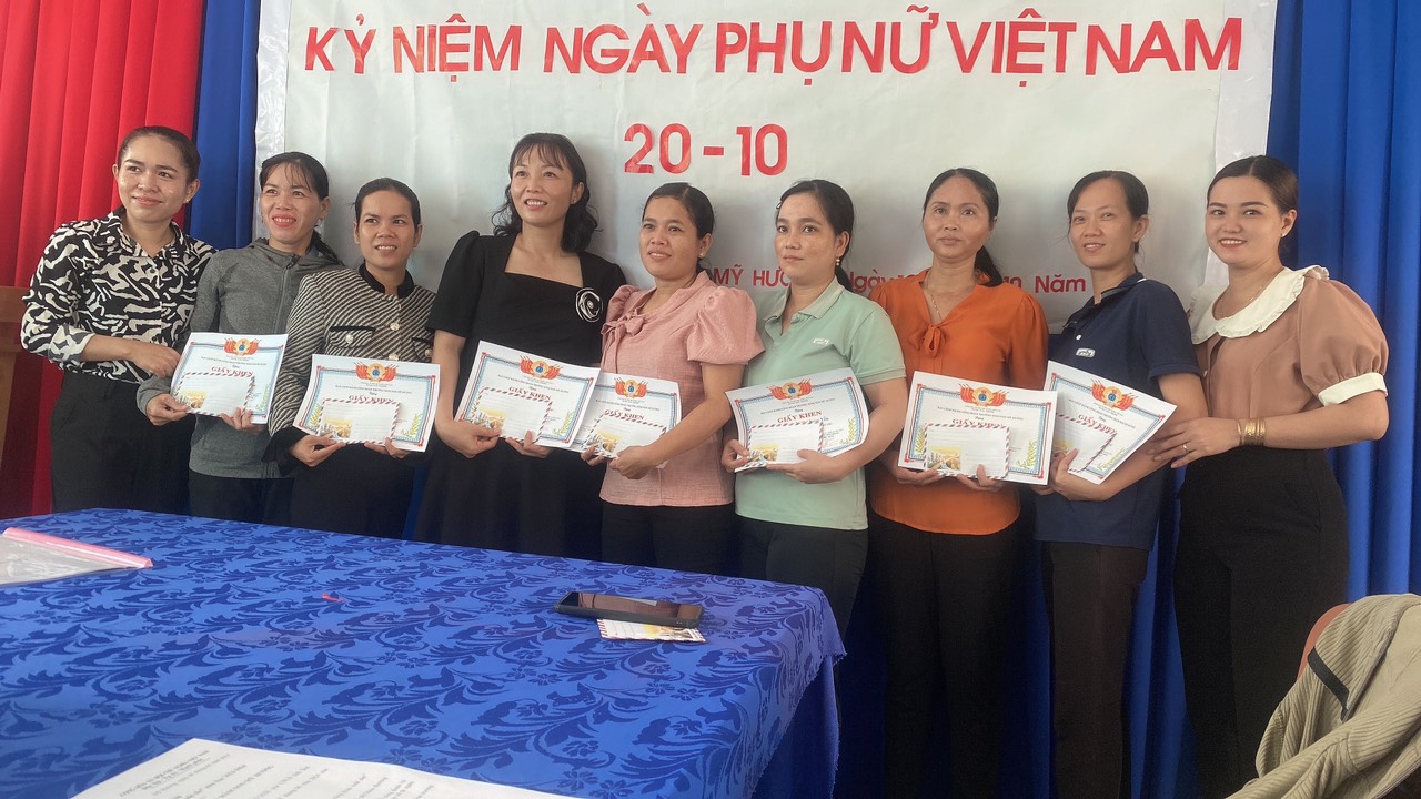 Họp mặt 20/10/2024