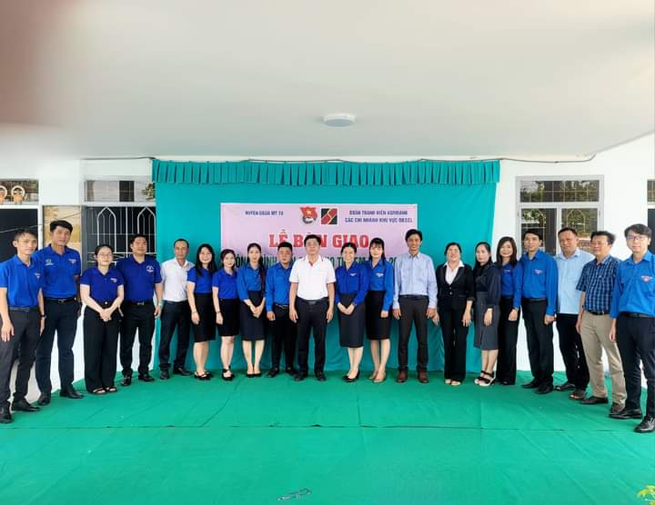 Lễ bàn giao công trình "Sân chơi cho em" năm 2024