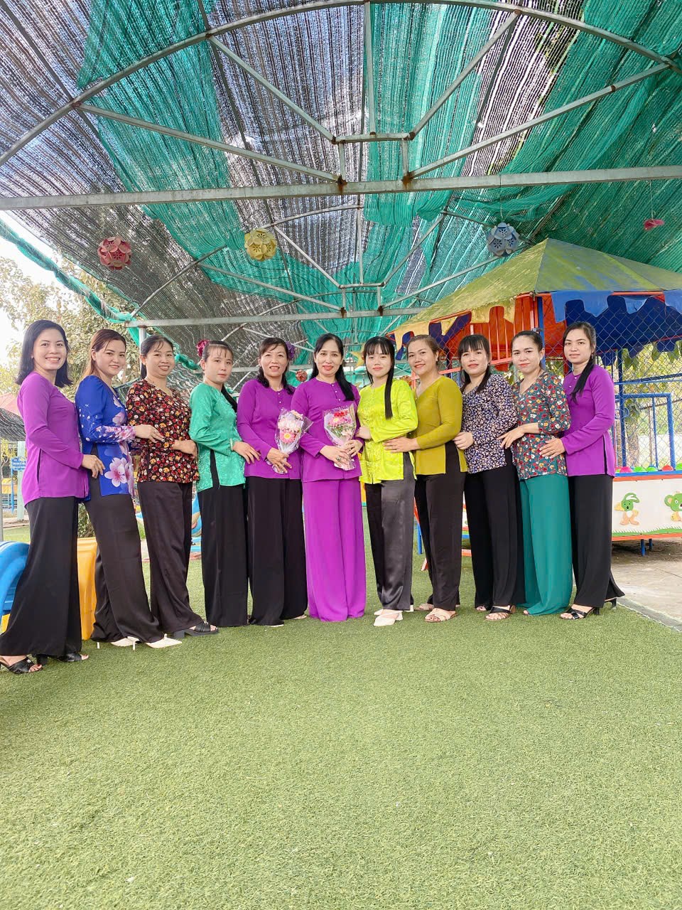 Các cô trường mầm non Mỹ Hương duyên dáng trong chiếc áo bà ba